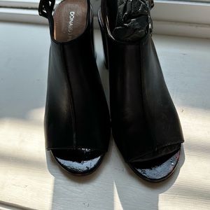 NWOT , Donald Pliner black heeled mule